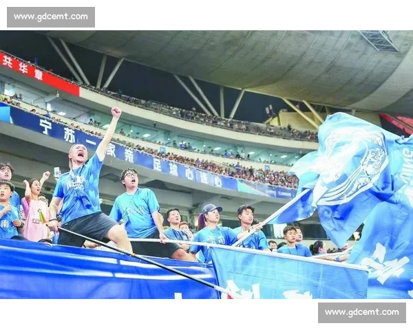 苏超争议一幕!泰州 5 号恶意踹人染红,裁判判罚引球迷集体声讨 苏超争议一幕!泰州 5 号恶意踹人染红,裁判判罚引球迷集体声讨