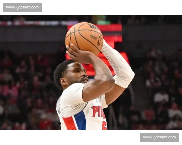 比斯利盛赞埃文斯篮板超魔兽：单场 20 板如探囊取物