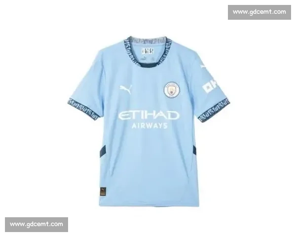 曼城第三球衣惊现银灰荧光绿风暴！百年传统美学遭颠覆