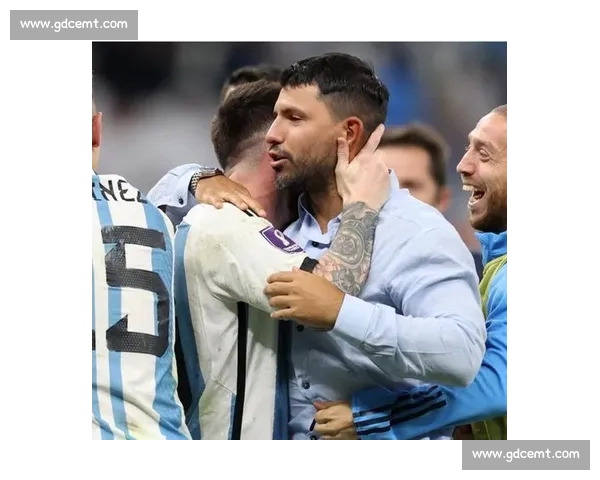 甲亢哥求见梅西遭阿奎罗毒舌：C 罗粉丝？他只能在家看世俱杯！