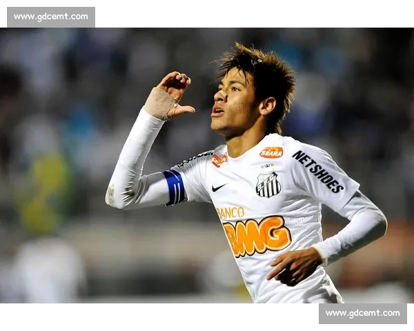 月薪 522 万！内马尔重返桑托斯魔鬼训练，保级生死战在即秀肌肉状态